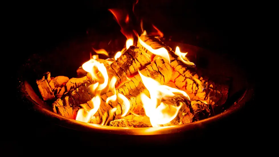 Eine nicht vollständig gelöschte Feuerschale könnte den Brand ausgelöst haben, so die Polizei. 