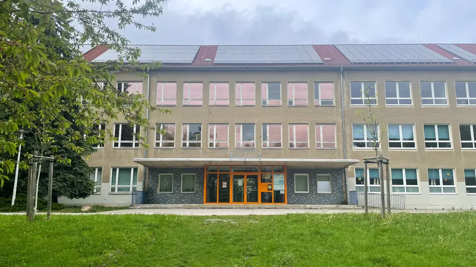 Die ehemalige Otto-Grotewohl-Schule hat nun doch eine Zukunft, folgt der Stadtrat dem neuen Vorschlag. Die ehemalige Otto-Grotewohl-Schule hat nun doch eine Zukunft, folgt der Stadtrat dem neuen Vorschlag.