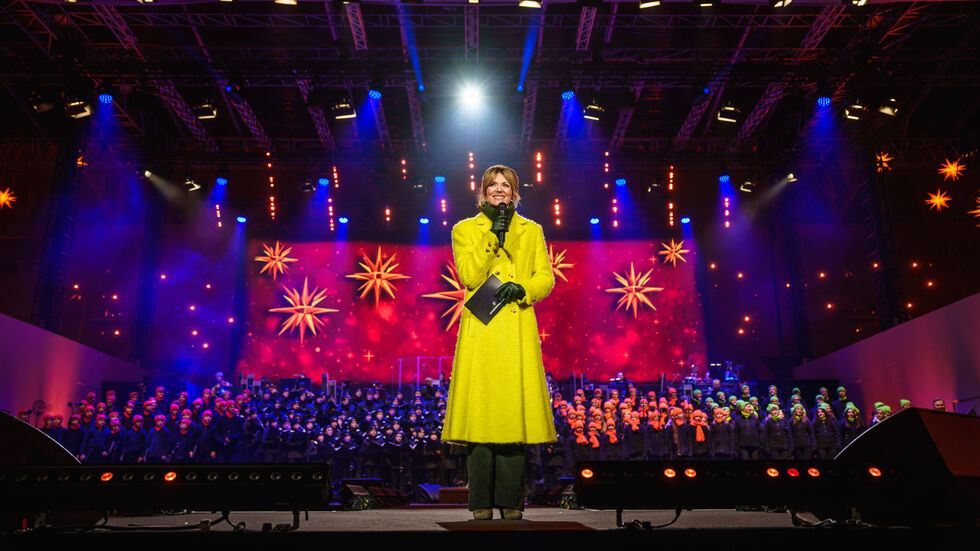 Gastgeberin Ella Endlich sang ihren Hit „Küss mich, halt mich, lieb mich“.