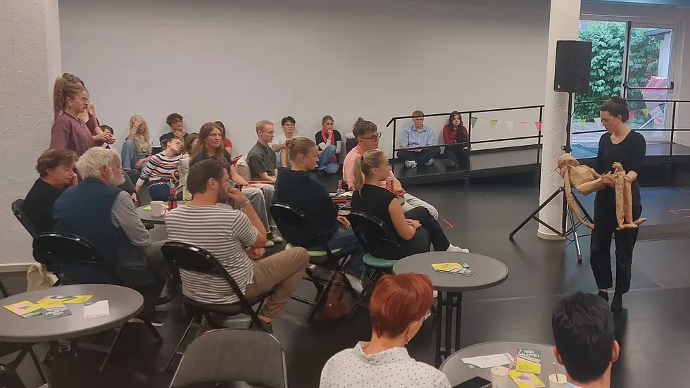 Auch ein kurzes Programm mit Musik und Schauspiel wurde den Gästen geboten.