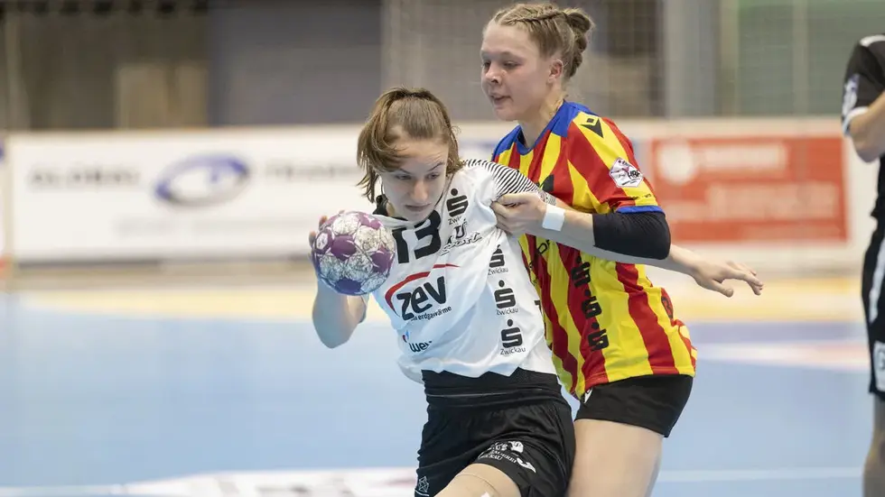 Jasmina Gierga (l.) kam vor gut fünf Jahren aus ihrer Heimatstadt Chemnitz zum BSV Sachsen Zwickau.