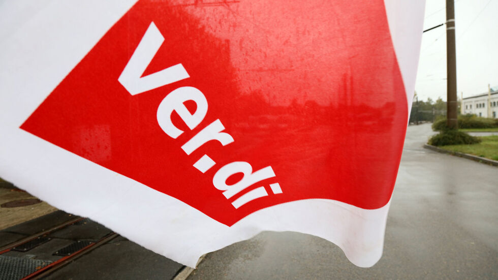 Zu dem Warnstreik hat die Gewerkschaft Verdi aufgerufen. Sie will damit in den laufenden Tarifverhandlungen den Druck auf die Arbeitgeber erhöhen. 