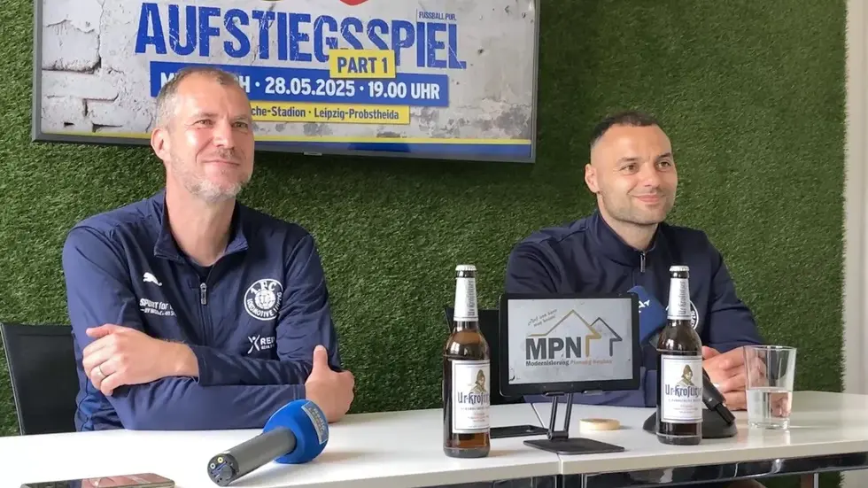 Die tragischen Helden der letzten Jahre: Lok-Cheftrainer Jochen Seitz und Lok-Kapitän Djamal Ziane. Die tragischen Helden der letzten Jahre: Lok-Cheftrainer Jochen Seitz und Lok-Kapitän Djamal Ziane.