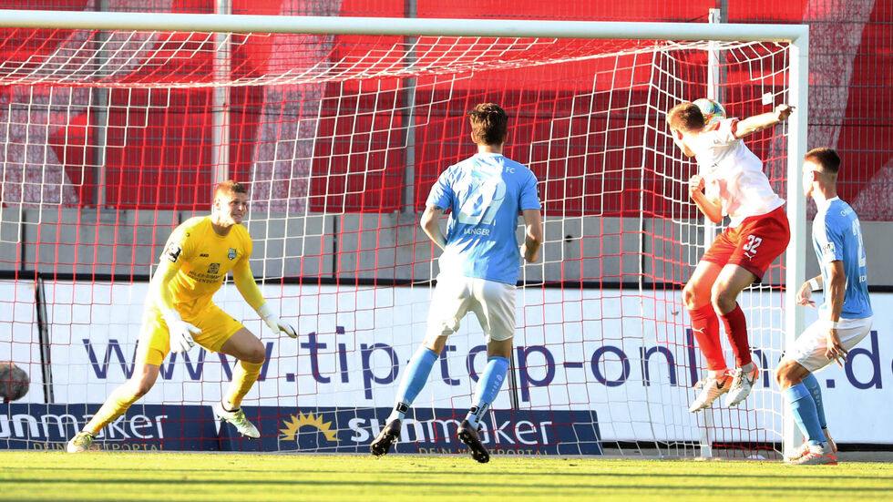 Der Chemnitzer FC verliert das Sachsenderby in Zwickau und rutscht am vorletzten Spieltag auf einen Abstiegsplatz. Der Chemnitzer FC verliert das Sachsenderby in Zwickau und rutscht am vorletzten Spieltag auf einen Abstiegsplatz.