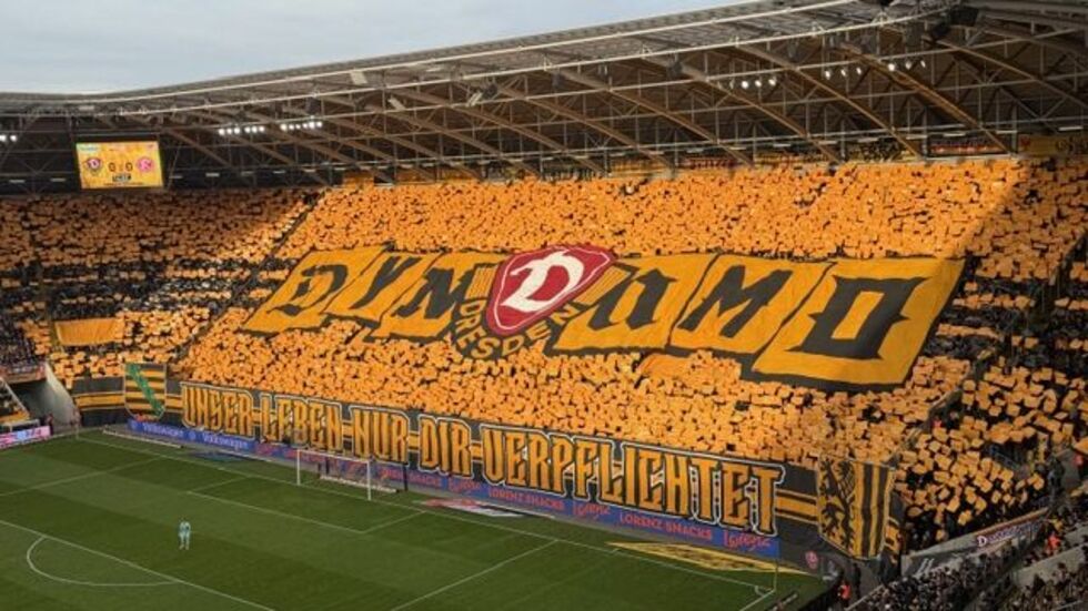 Die Choreo der Dynamo-Fans beim Spiel gegen Fortuna Düsseldorf.