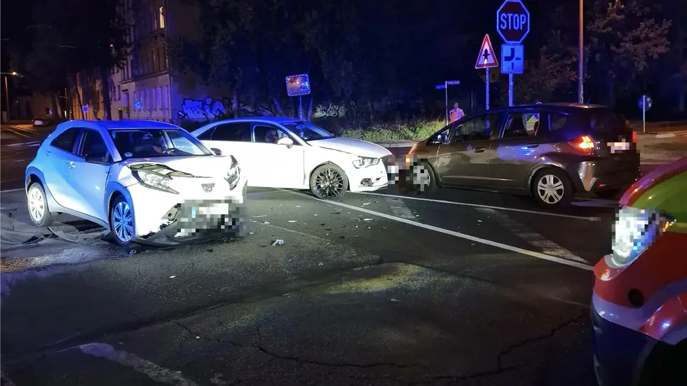 Ein Autofahrer wurde schwer verletzt. Ein Autofahrer wurde schwer verletzt.