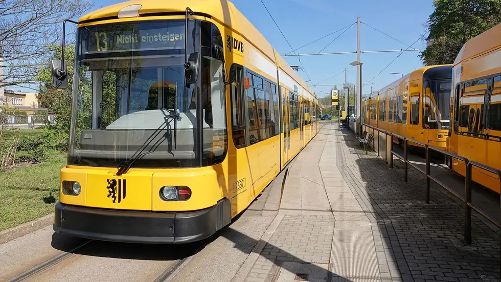 Fünf Straßenbahnzüge wurden an der Endhaltestelle "Riegelplatz" abgestellt.