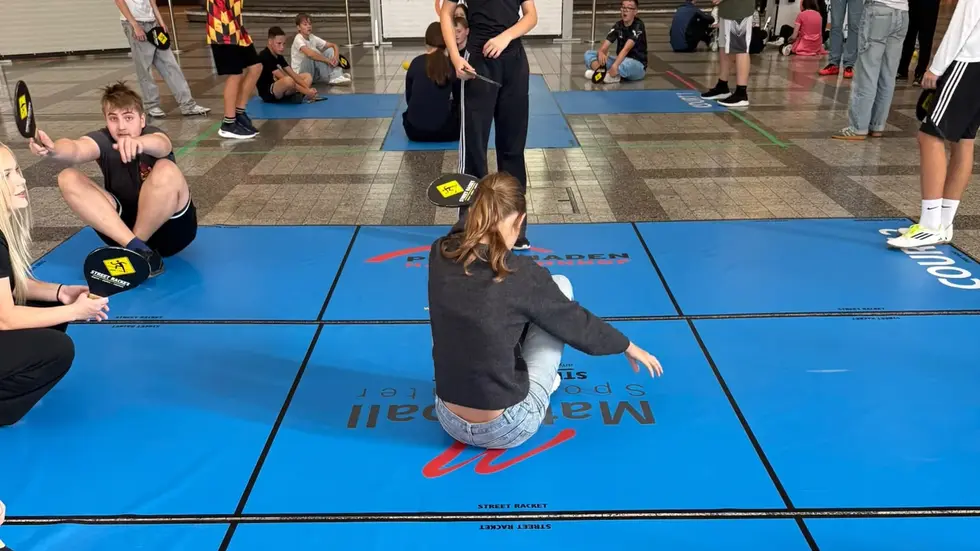 Donnerstag und Freitag waren die Spielfelder für Schulklassen reserviert. Donnerstag und Freitag waren die Spielfelder für Schulklassen reserviert.