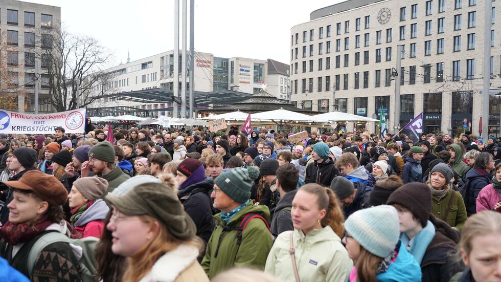 Der Protest in Dresden ist nur einer von vielen in gesamt Deutschland, die sich gegen die geplante Wehrpflicht richten.