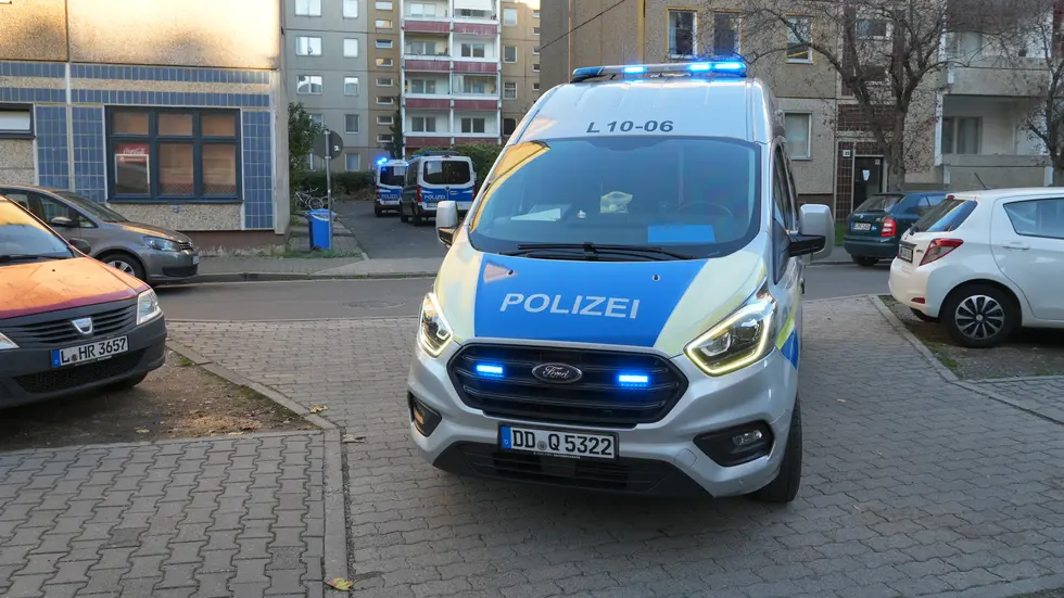 Die Polizei am Einsatzort. Die Polizei am Einsatzort.