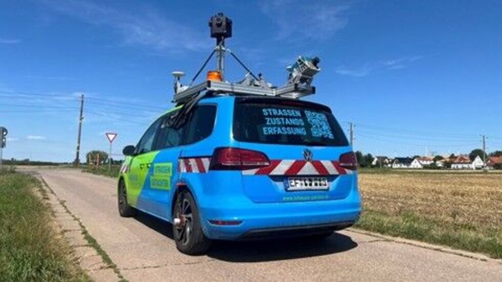 Gesichter und Kennzeichen werden automatisch unkenntlich gemacht.