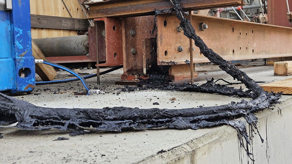 Bei dem Brand wurden Kabel und Ummantelung beschädigt.