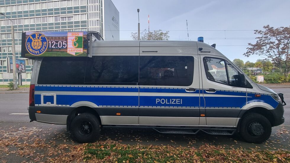 Die Polizei ist mit dieser Uhr bestens für das Leipziger Fußball-Stadtderby gewappnet. Die Polizei ist mit dieser Uhr bestens für das Leipziger Fußball-Stadtderby gewappnet.