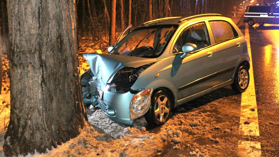 Die Polizei sperrte den Bereich zwischen Prager Straße und Höltystraße ab. 