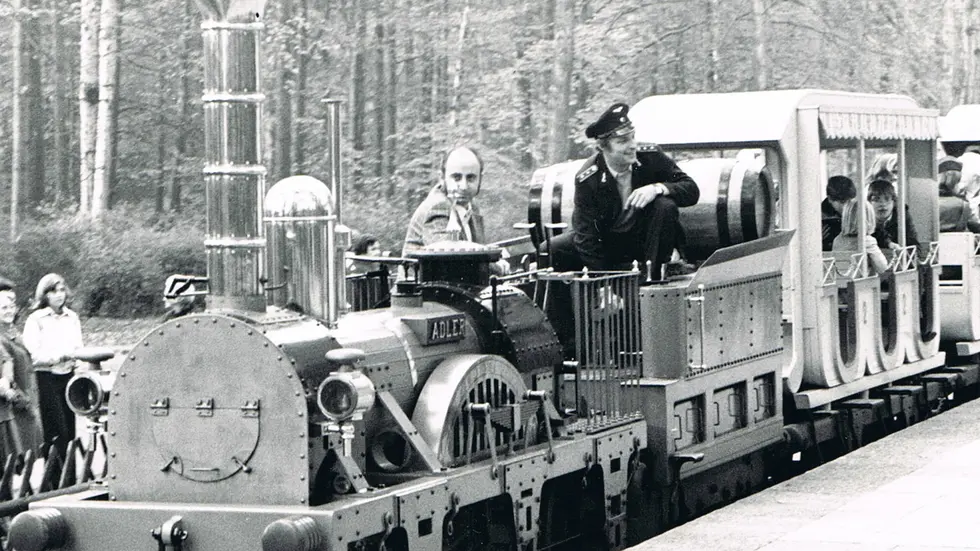Historisches Foto von der Eröffnungsfahrt Historisches Foto von der Eröffnungsfahrt