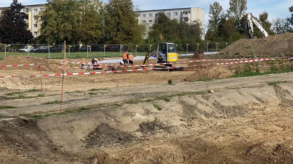 Die Grabungsstätte wurde in mehrere Bereiche aufgeteilt. Die Grabungsstätte wurde in mehrere Bereiche aufgeteilt.