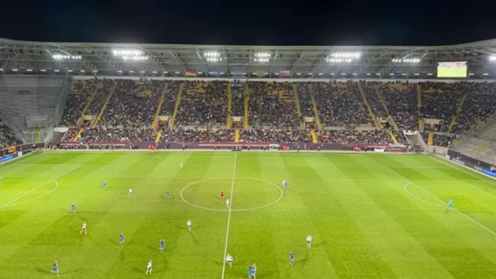 Anfang März 2026 spielte die Frauenfußball-Nationalmannschaft im Rudolf-Harbig-Stadion gegen Slowenien