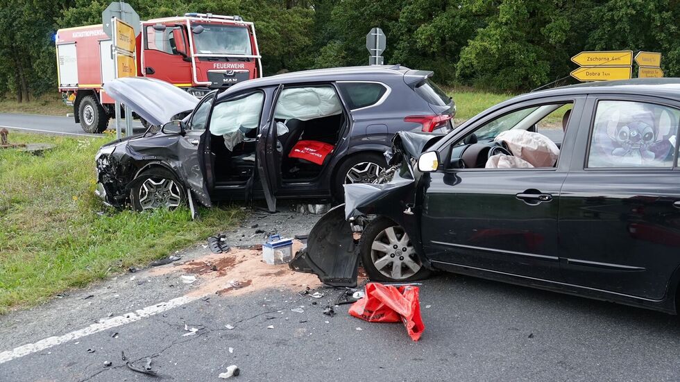 An beiden Fahrzeugen entstand Totalschaden