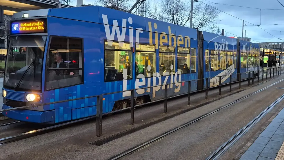 Die Radio-Leipzig-Straßenbahn. Auch sie konnte in den letzten Tagen nicht mehr durch die Stadt rollen. Die Radio-Leipzig-Straßenbahn. Auch sie konnte in den letzten Tagen nicht mehr durch die Stadt rollen.