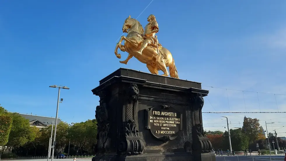 Wie wird der Neustädter Markt rund um den Goldenen Reiter künftig aussehen? Diese Frage bleibt weiter offen.